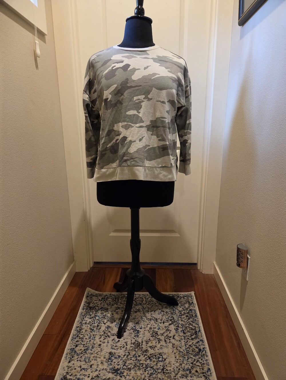 Dip Womens Camo Print Crewneck Sweatshirt - Green & Beige